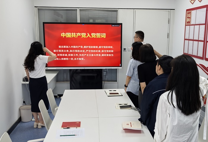 宣誓照片.jpg